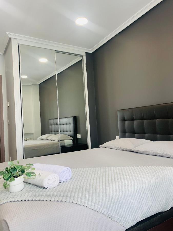 Apartamento Deluxe, 4 Habitaciones, Parking มาดริด ภายนอก รูปภาพ